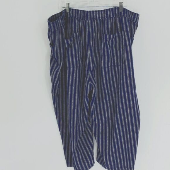 NWT, LANE BRYANT, capris blue/white striped. Sz 26. Vero comfortable. - Picture 4 of 8